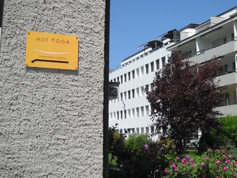Hot Yoga Christoph Herren