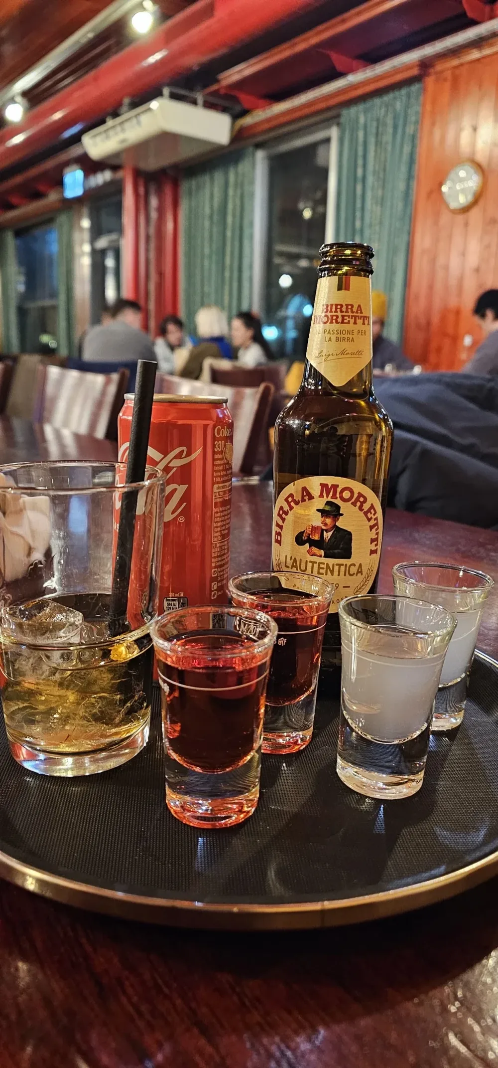 LEOS PUB