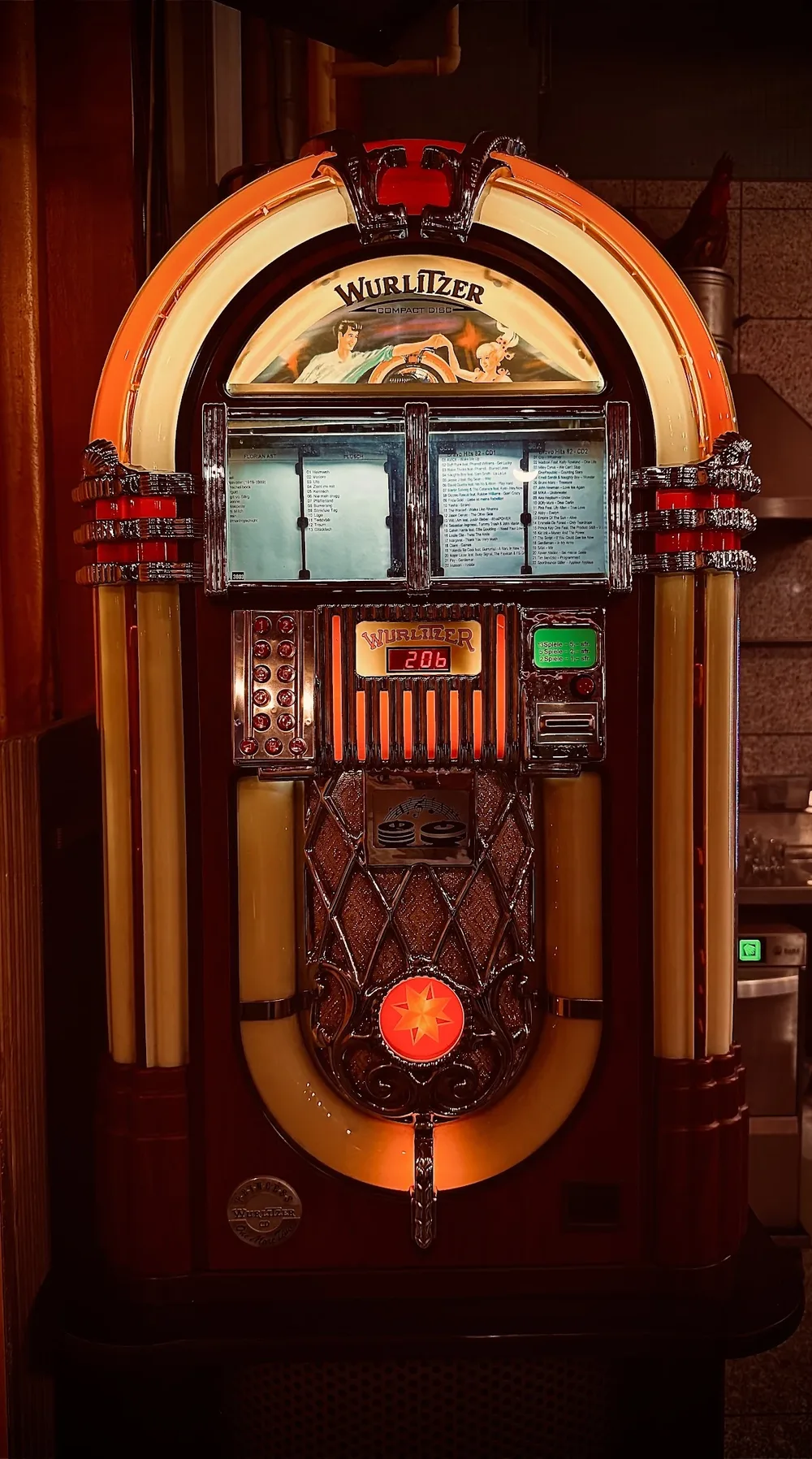 LEOS PUB