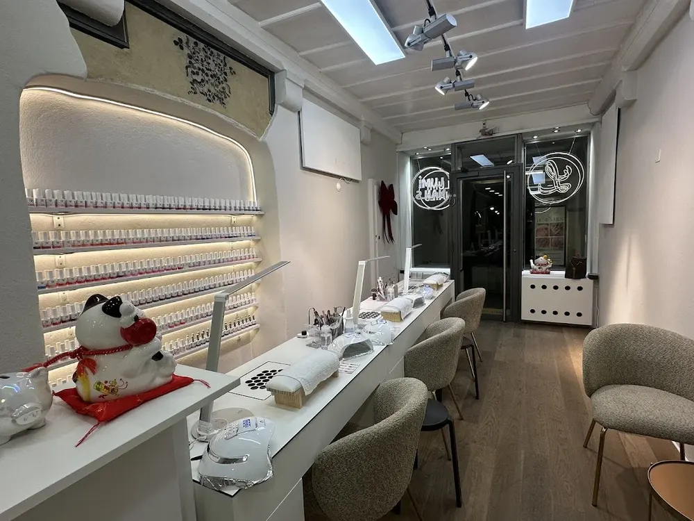Lumi Nails